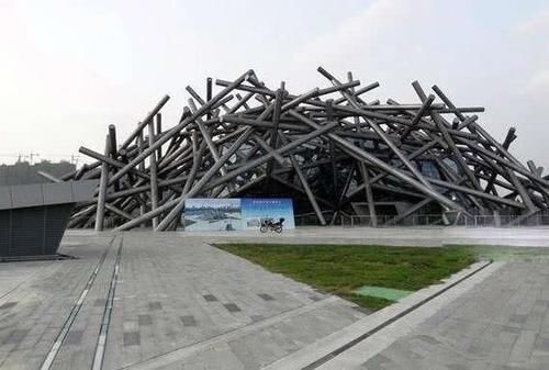 耗资2亿模仿鸟巢，却建成了“鸡窝”，网友疯狂吐槽：欣赏不了！