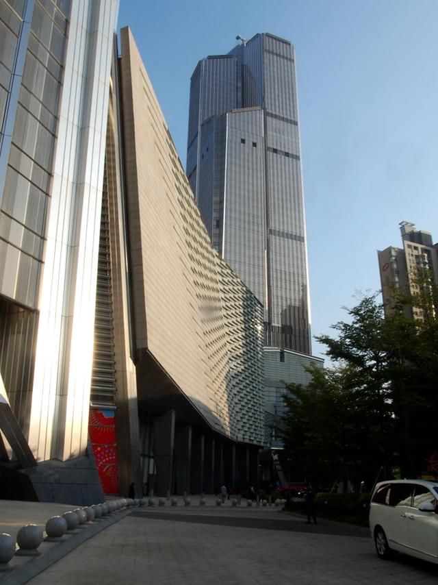 华南第一摩天楼,直入云霄,它的确气派!