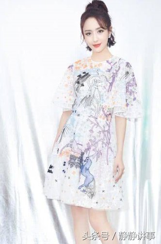 佟丽娅短裤烂到只剩一个“三角形”，网友:越烂越时尚?