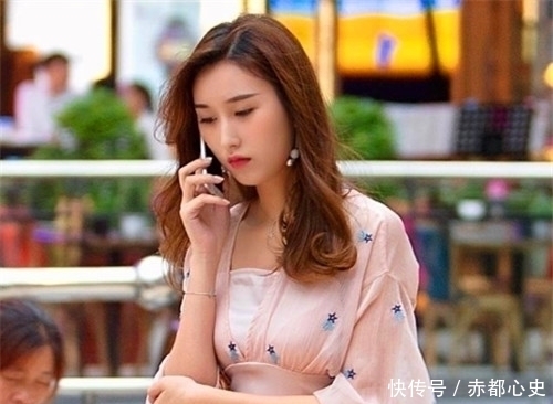  「微胖」街拍微胖身材的小姐姐，身材紧致动人，养眼又好看