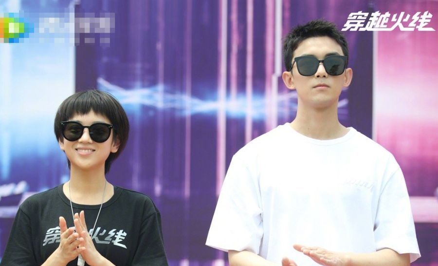 吴磊鹿晗《穿越火线》杀青,互相捶拳很有爱,只