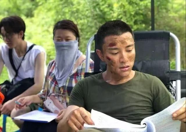 贾乃亮拉黑李小璐微信？助理点赞骂李小璐微博，两人疑彻底决裂？