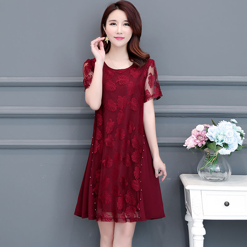 精致的蕾丝很显优雅，镂空与它的搭配，这些裙女人穿上真美