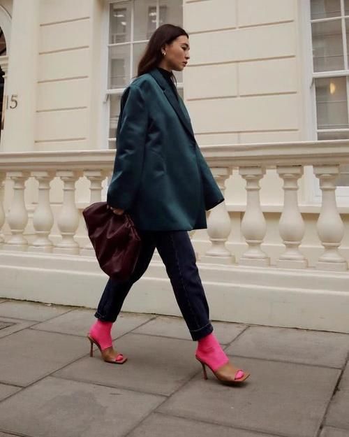  「色彩」黑白灰可以出局了！色彩玩家玩转撞色搭配，让穿搭不再单调！