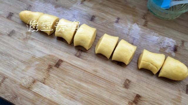  「香甜」一款不用烤箱也不用揉膜的老式豆沙面包，香甜松软，简单易学