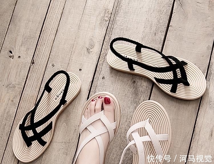夏季@炎热夏季怎么搭配备上清凉舒适的凉鞋,踩出时尚魅力