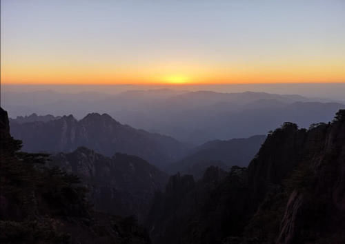 与黄山并称“姐妹山”的景点，景色超黄山，却是当地最低调的山