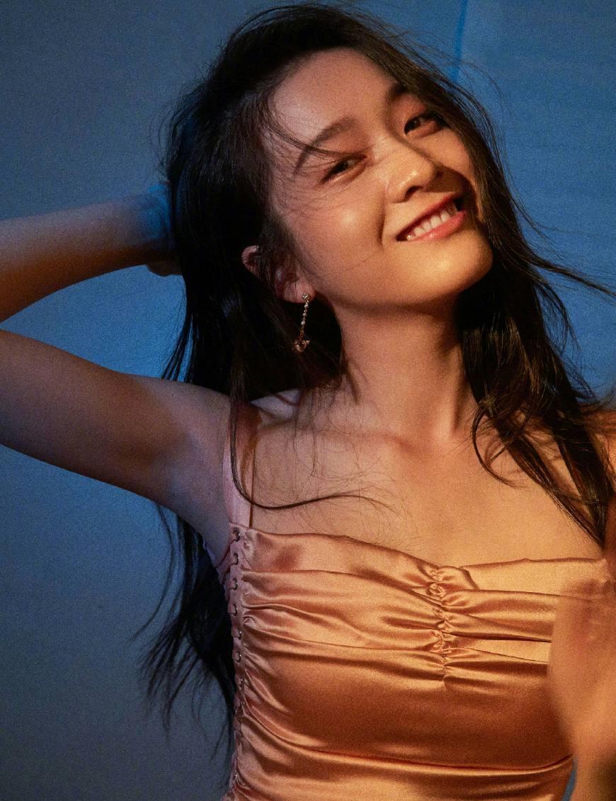 26岁的迪丽热巴两次撞衫21岁的张雪迎，结果有点出人意料