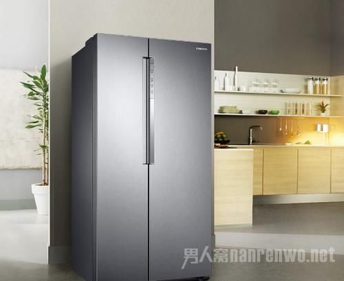 女孩梦寐以求的冰箱 男网友：千万不能让女友看到！