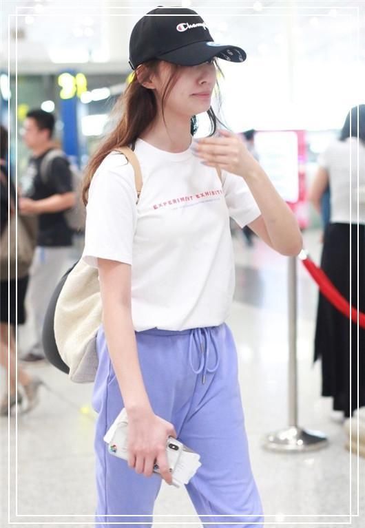 林允瘦到脱相？素颜现身变大妈，网友：不化妆就出门谁给的勇气？