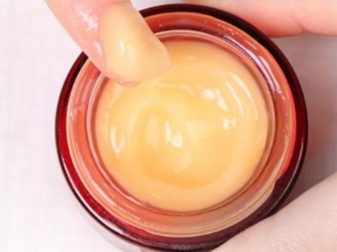  「皮肤」洗完脸：“先水后乳”是错的！教你正确做法，皮肤细腻越来越好