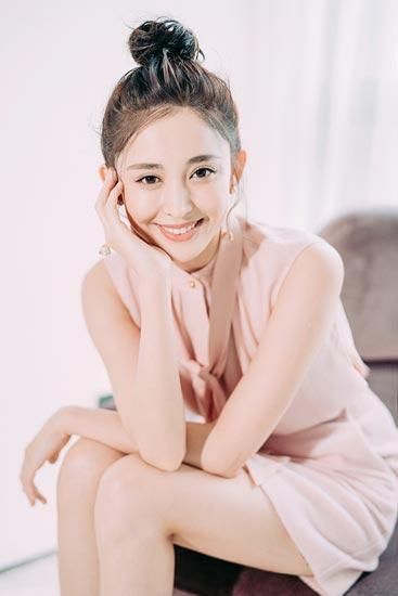 娜扎应邀启程纽约时装周 少女力max