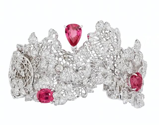 百年绝美再现,只为唤醒对蕾丝的无限遐想