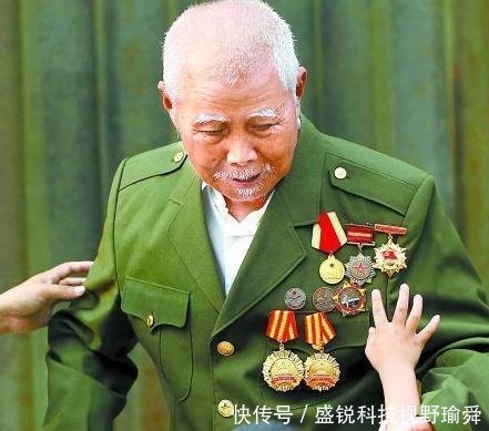 河南老人务农49年，女儿不知其身份，86岁对外展示1物成全国名人