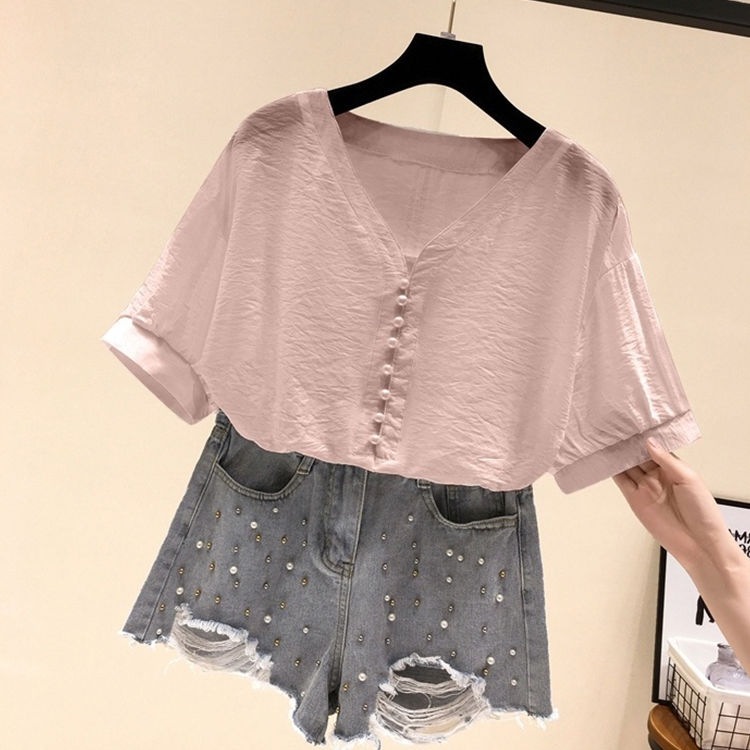 70后女人若不差钱，建议穿这小衫+棉麻裤，美的让男人挪不开眼