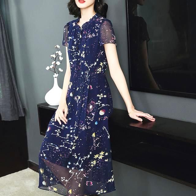 奔4奔5女人，尽量穿高级点，看看这些高端连衣裙，洋气有女人味