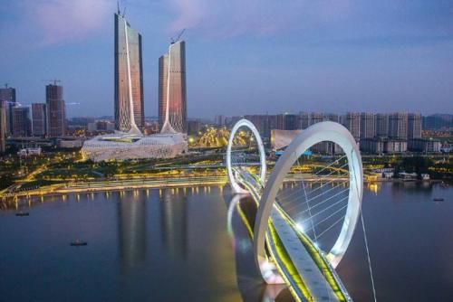  我国■它是我国首个被“撤销”的直辖市，现在发展迅猛呼声再起