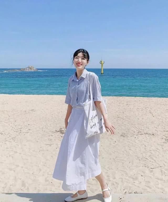  气质@衬衫＋半身裙、针织衫＋半身裙，春天这样搭配，才足够时髦显气质！