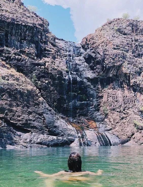 ins上很多大片出自这里，在这样的泳池里游泳定要拉一波仇恨