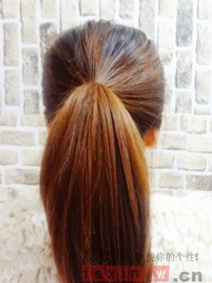 自己简单盘发技巧 扎出最时尚的盘发发型