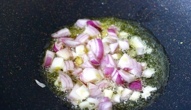  「口感」豪华版的炒饭，剩米饭加厨房边角料，营养口感都翻倍