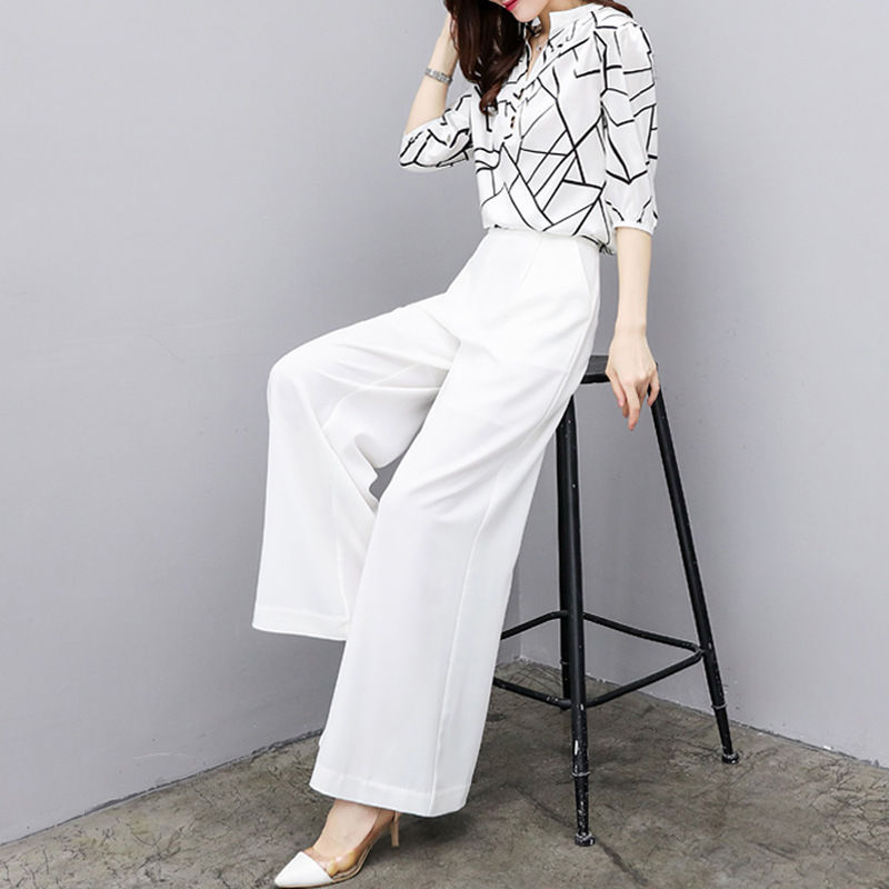 如今的阿姨超会穿，逛街穿飘鞋+阔腿裤，洋气时髦年轻十岁不止