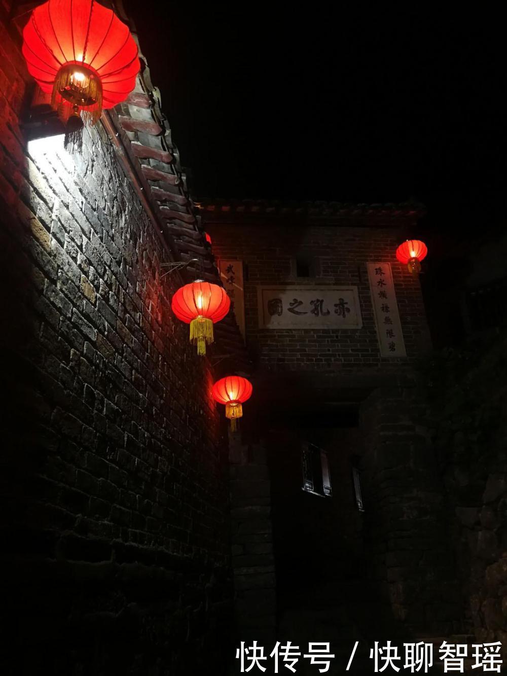 广西的深山里藏着一座千年古镇, 夜晚的红色魅影分外迷人