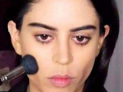 90后妹子化妆技能满级，进男厕都没人看出来！网友：这个妆画得非