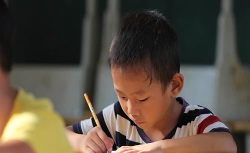  『孩子的自我』小学生寒假计划表火了，从早到晚满满当当，网友我的假期白过了