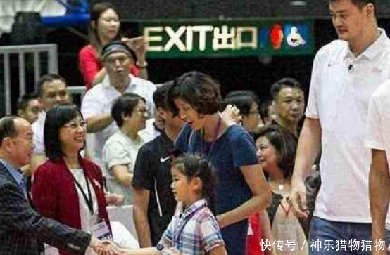 『失控』姚明女儿身高已失控,活了20年都没有人家9岁高,网友:基因太强