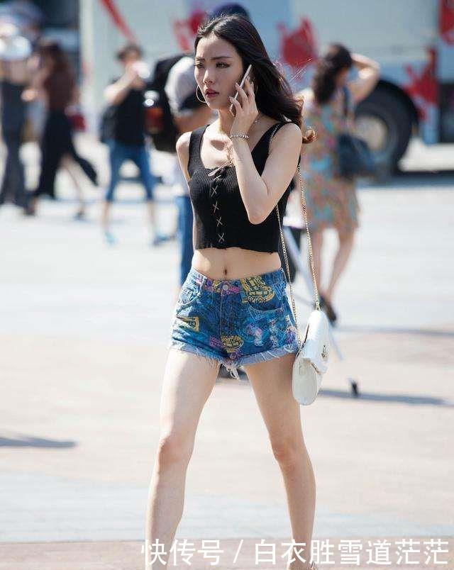 街拍：唯美系女生，荷叶边衬衣配鱼尾裙好看，图六小姐姐是真爱