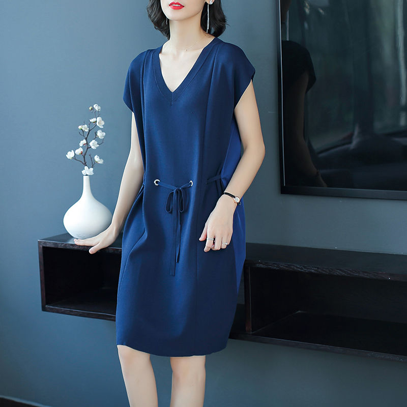 新发现一种裙叫:“波斯蓝”，70后穿白美嫩，80后穿精致有范