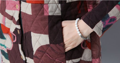 羽绒服要哭了，如今流行穿“夹棉”装，保暖又不笨重，女人味又足