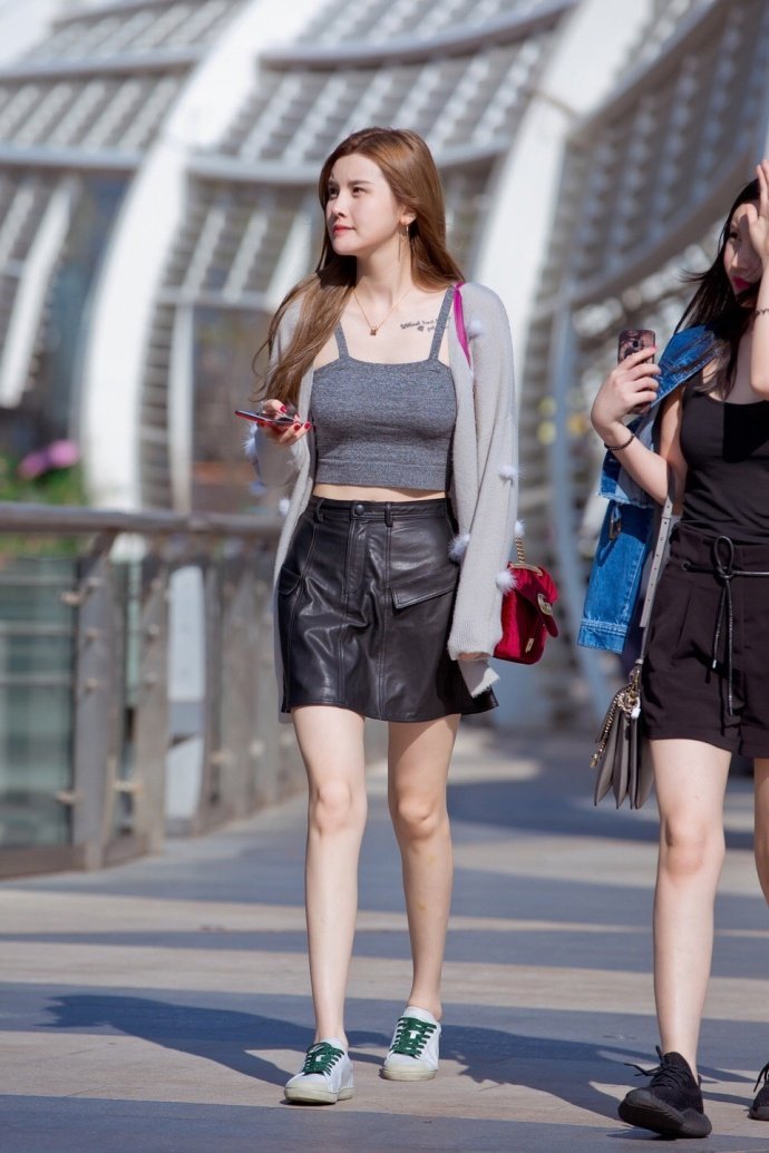 街拍路人,赏心悦目的颜值让回头率爆表,小蛮腰和大长腿不会缺席