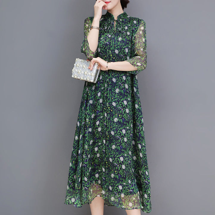 小姨穿上这条裙子，简直美爆了，发了工资，我也要买一件