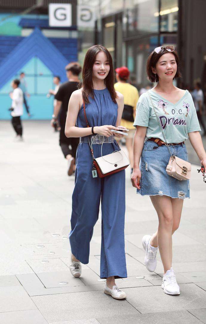 简洁大方的搭配单品, 更能为你增添自信的魅力!