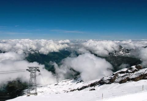 瑞士冰雪酒店，零下40度堪比冰箱，还能在雪地里泡热水澡