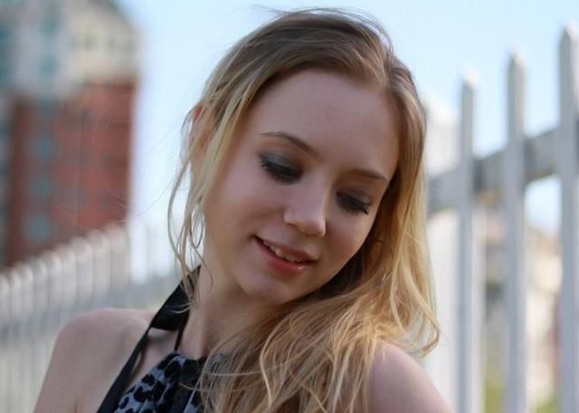 俄罗斯旅游半夜遇到俄罗斯美女敲门怎么办？网友：尽量不要开！