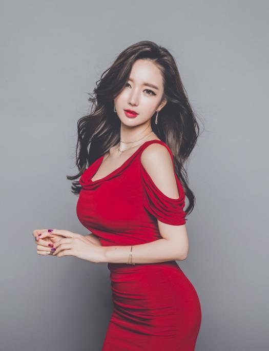 红色|李妍静,一件红色的修身连衣裙女神气质