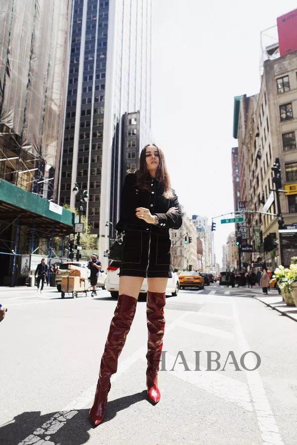 实用| 时尚博主教你早秋穿搭，这样的时髦单品不来一件?