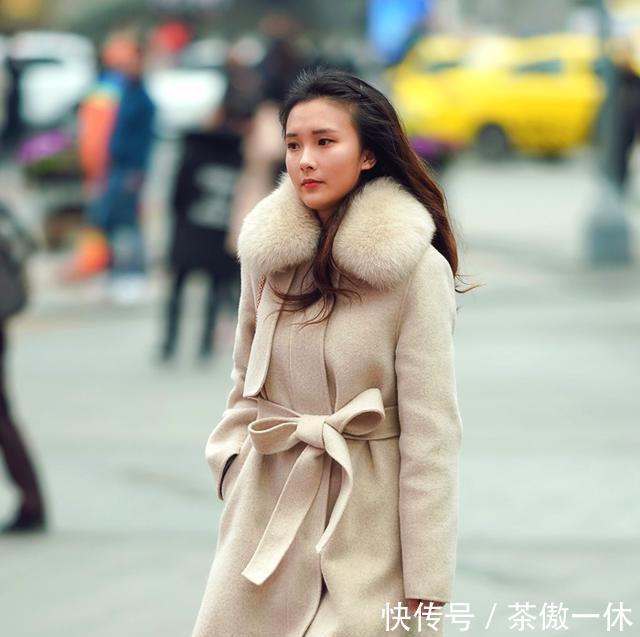 10小姐姐■街拍:美瞳的小姐姐好看的项圈,透明小皮带太时尚了