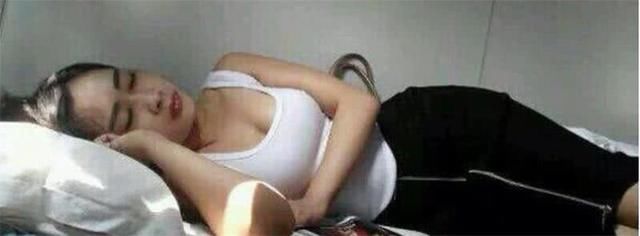 中日火车卧铺大比拼，中国的火车卧铺比日本的差了一个档次！