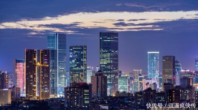  建筑体|重庆和成都，谁的城市格局更大气