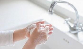  「不见」女孩子洗脸只要做对这4点，皮肤就会越来越水润，毛孔都不见了