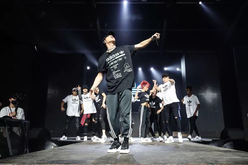 超多明星都在穿!原来今年下一双会火的鞋是它!