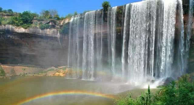 亚洲第一大，第一宽的瀑布，瀑声惊天，洞奇深幽，美若彩虹挂天际