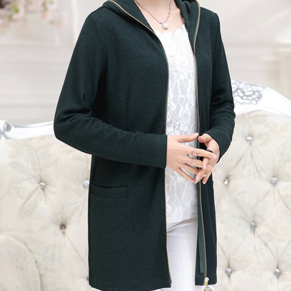 70后女人别着急买风衣!现流行这样的秋装外套,便宜舒适又大方