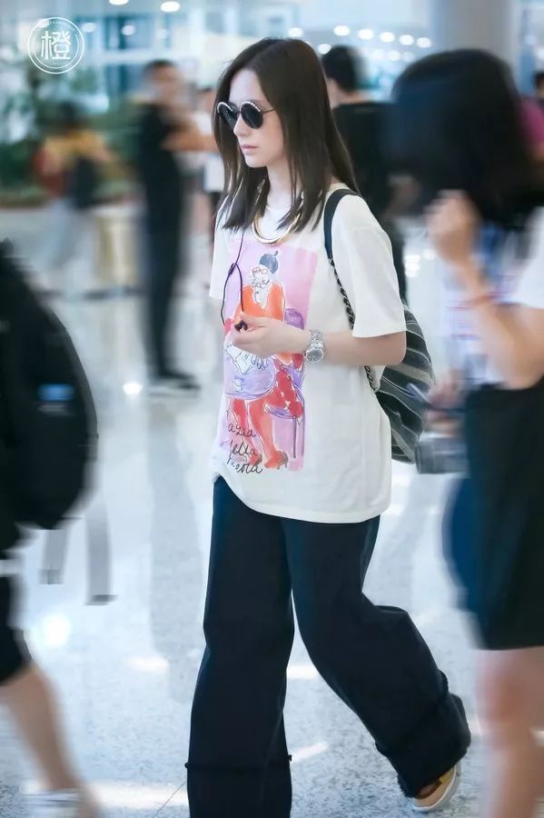 朱亚文女儿这么可爱!关晓彤鹿晗都见过家长了?【海报街拍】