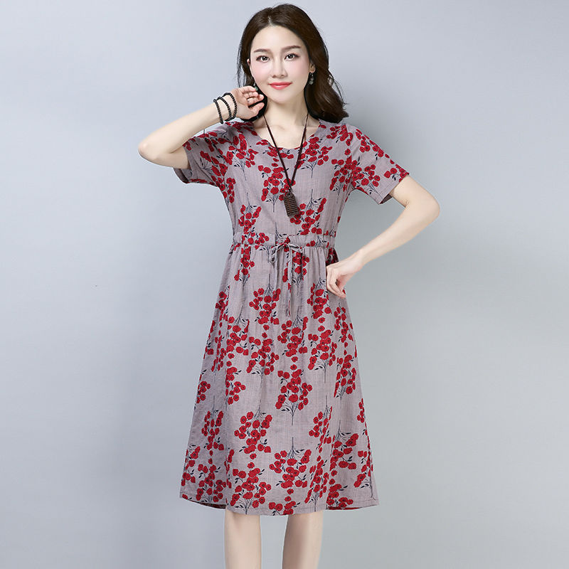 女人爱美不分年龄，中年女人穿这裙，高雅又洋气，特有女人味