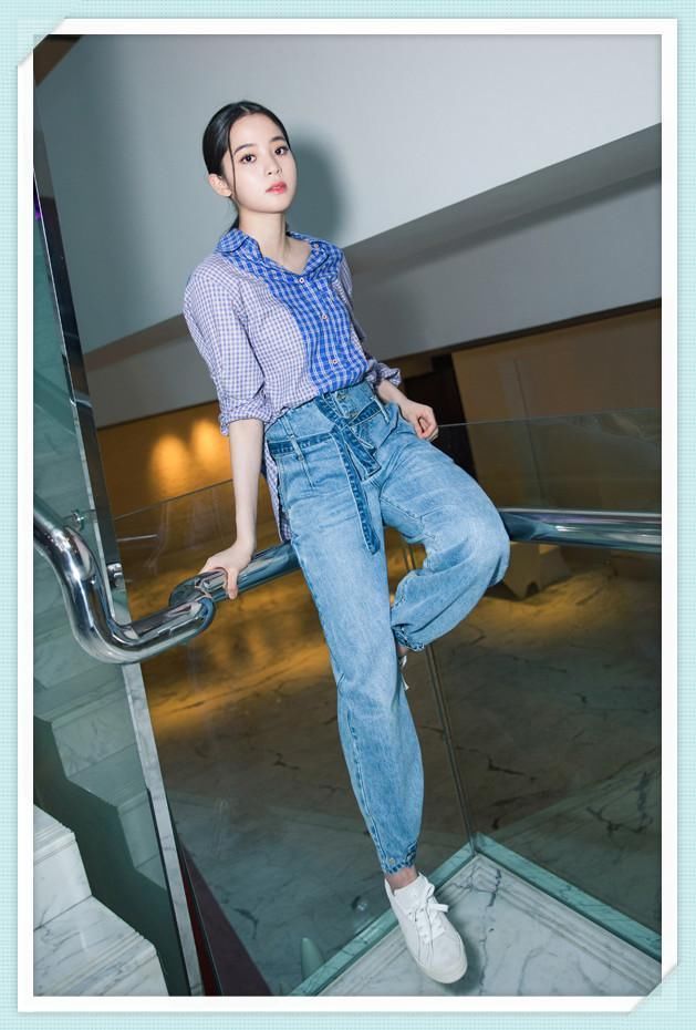 成年后的欧阳娜娜越来越敢穿！一身黑色礼服尽显曼妙身姿，美炸了